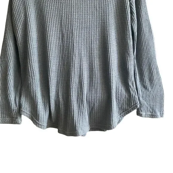 Long Sleeve Gray Button Downwn Waffle Knitt Top. Size XL. - Picture 5 of 7